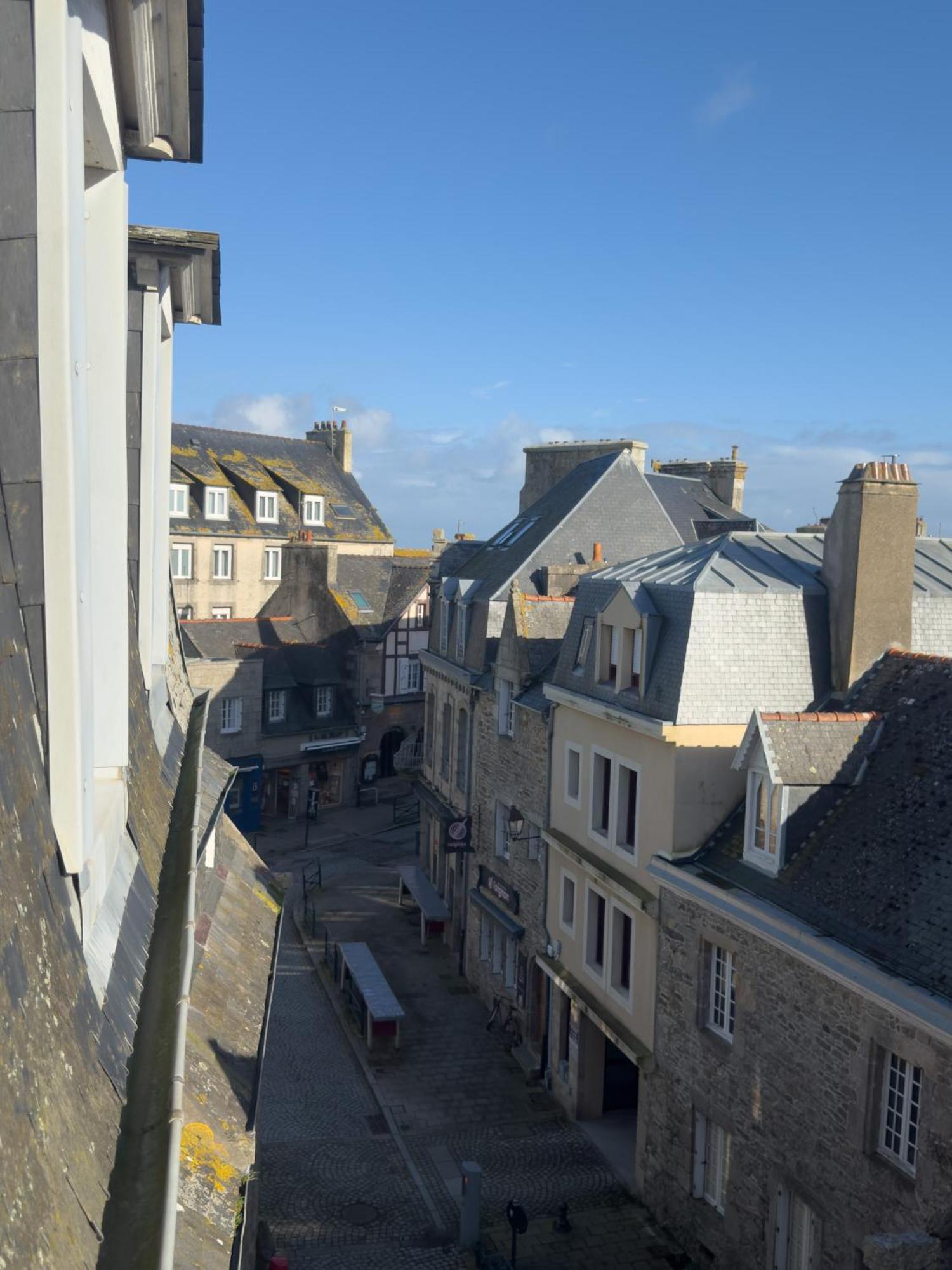 Logis Hotel Les Chardons Bleus Restaurant Le Bistrot De La Mer Roscoff Exterior photo