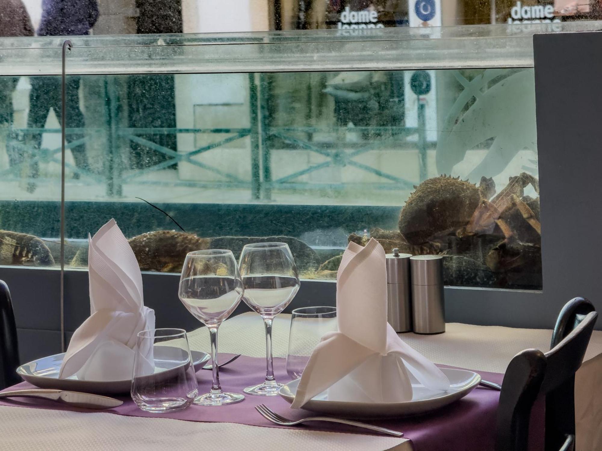 Logis Hotel Les Chardons Bleus Restaurant Le Bistrot De La Mer Roscoff Exterior photo