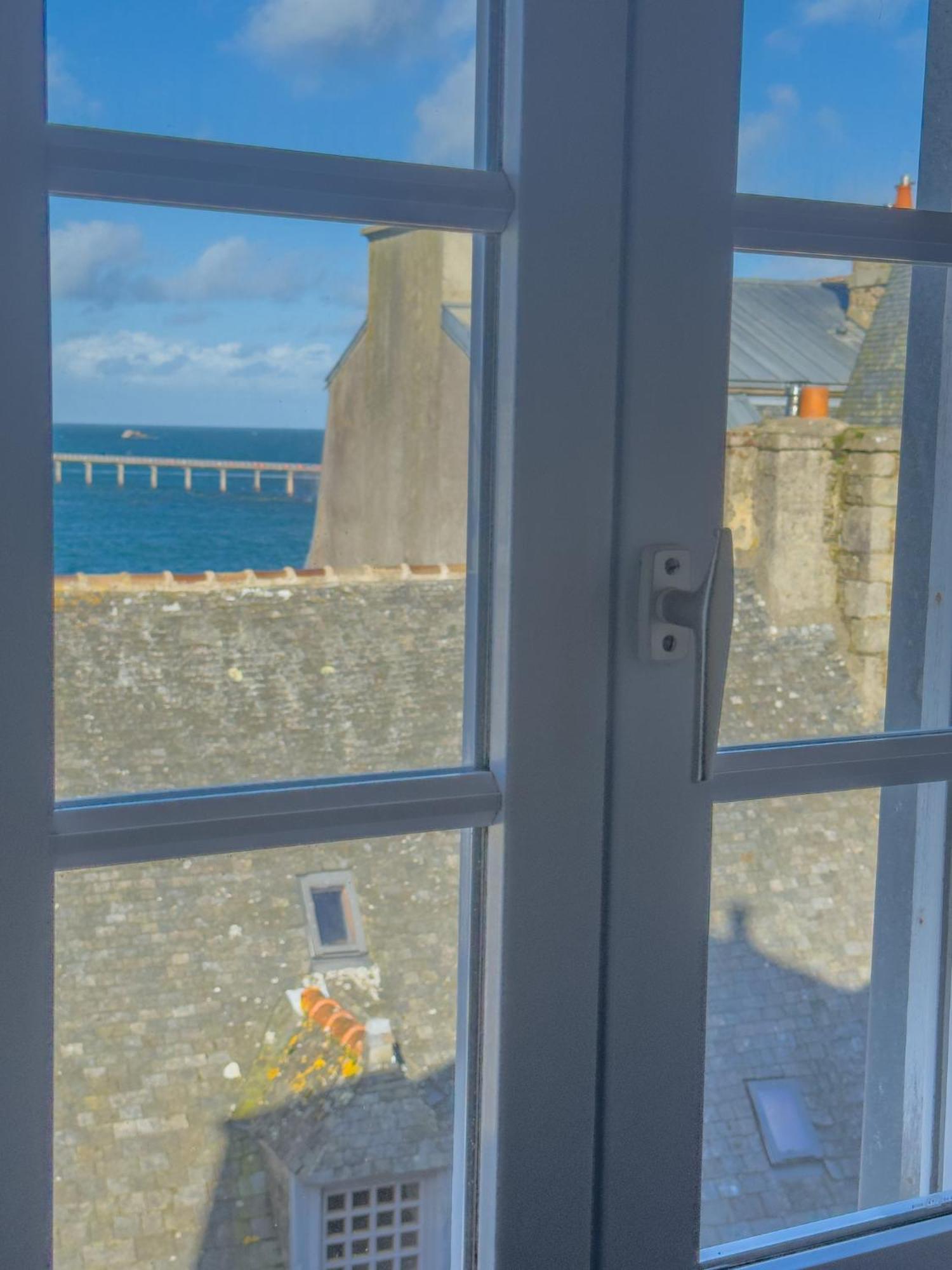 Logis Hotel Les Chardons Bleus Restaurant Le Bistrot De La Mer Roscoff Exterior photo
